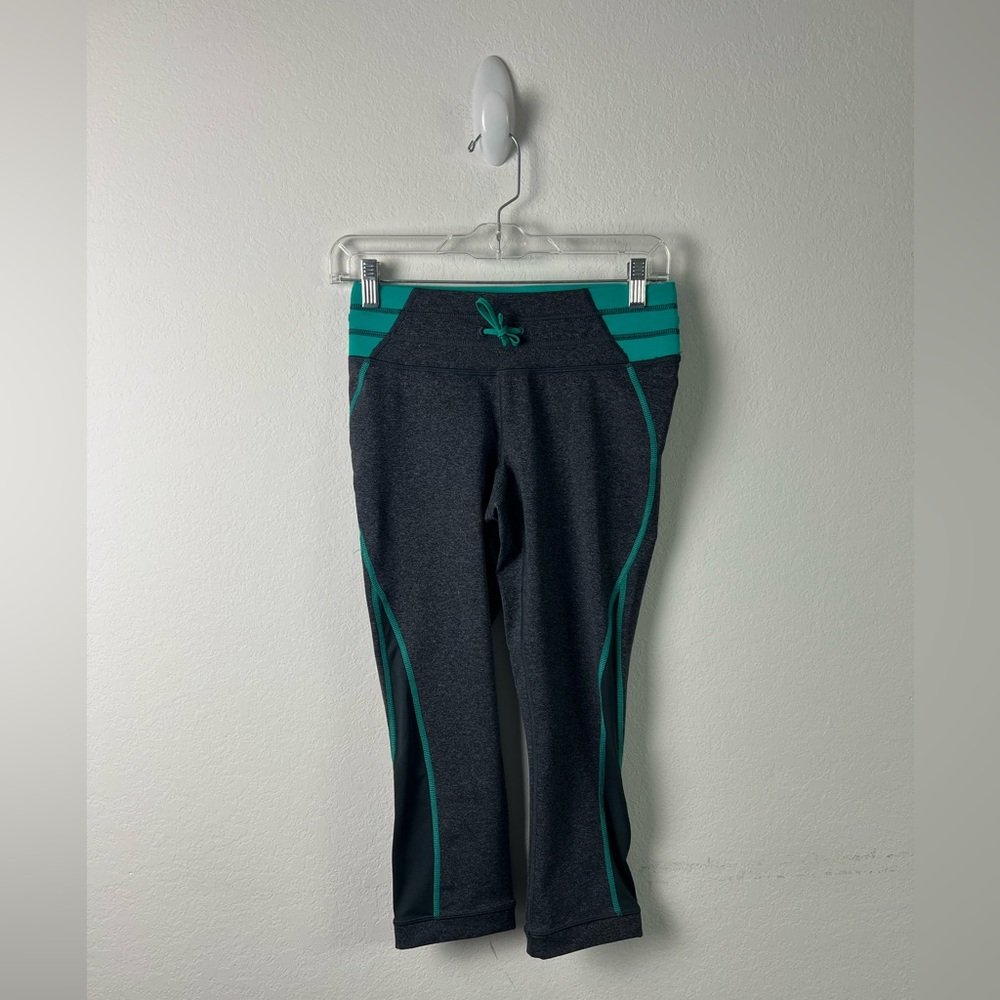 Lucy Ultimate X-Training Collection Gray & Green Running Yoga Capri Leggings